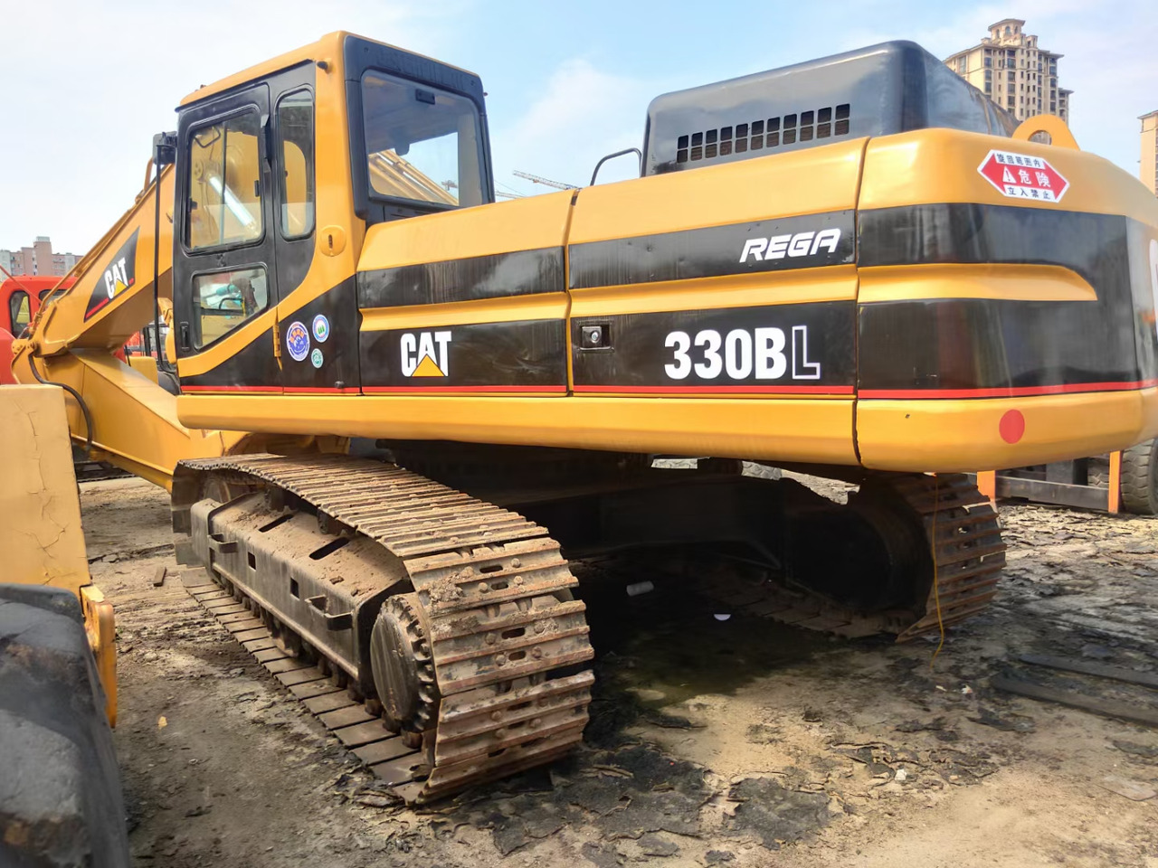 CATERPILLAR 330B - Vikšrinis ekskavatorius: foto 1 CATERPILLAR 330B - Vikšrinis ekskavatorius: foto 1
