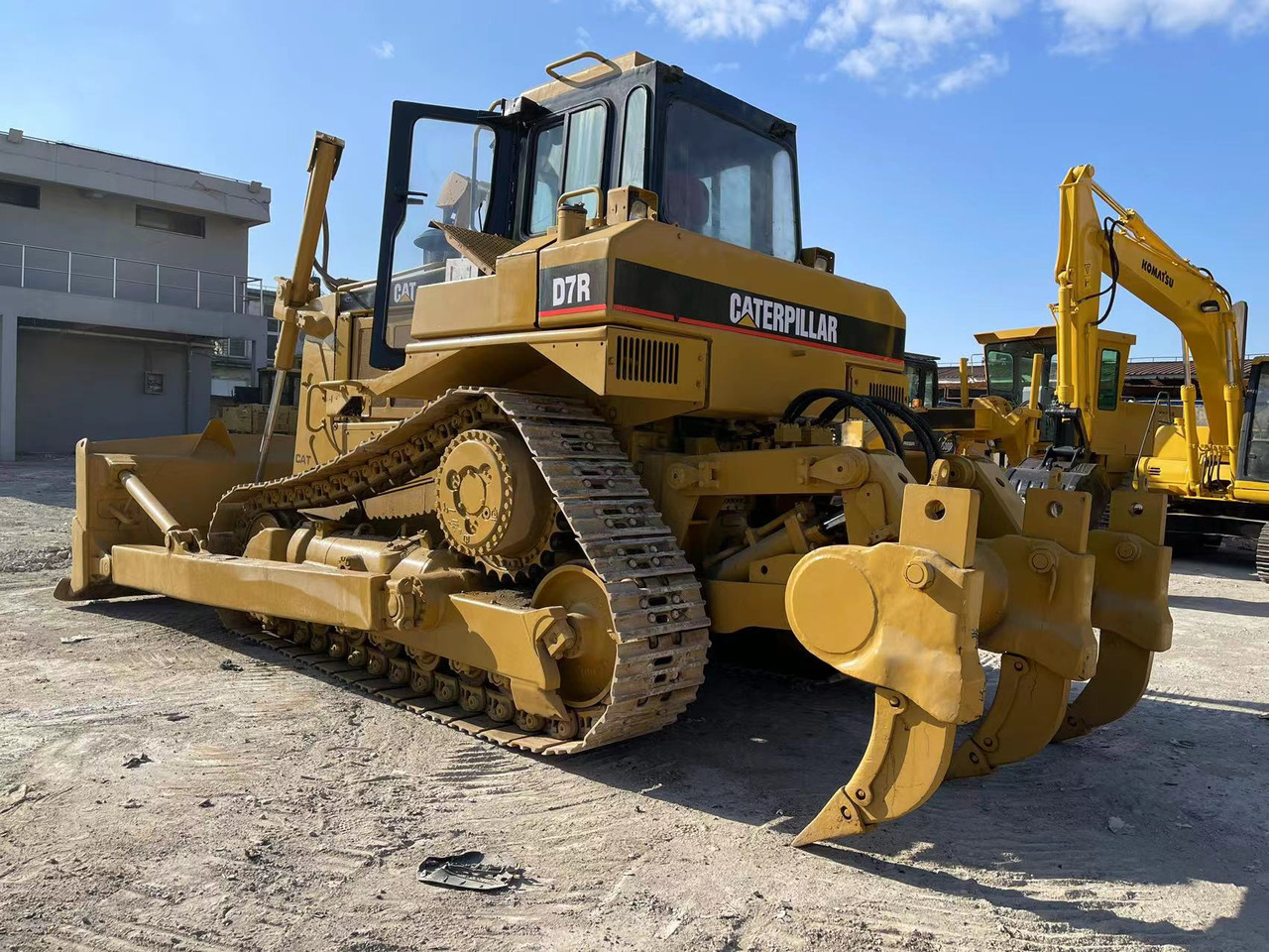 CATERPILLAR D7R - Buldozeris: foto 2 CATERPILLAR D7R - Buldozeris: foto 2