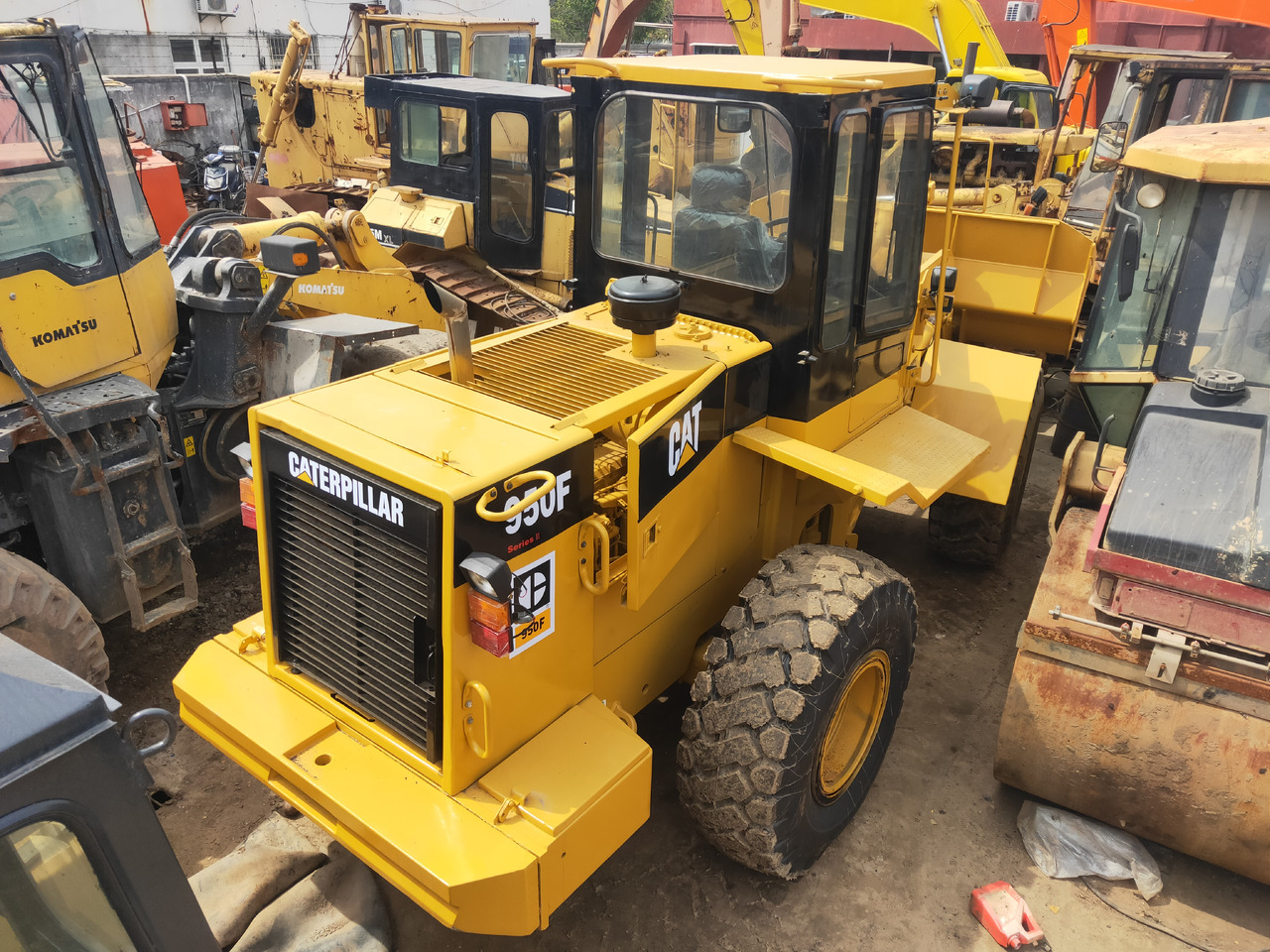 CATERPILLAR Wheel Loader 950F Click Here for Discount - Ratinis krautuvas: foto 1 CATERPILLAR Wheel Loader 950F Click Here for Discount - Ratinis krautuvas: foto 1