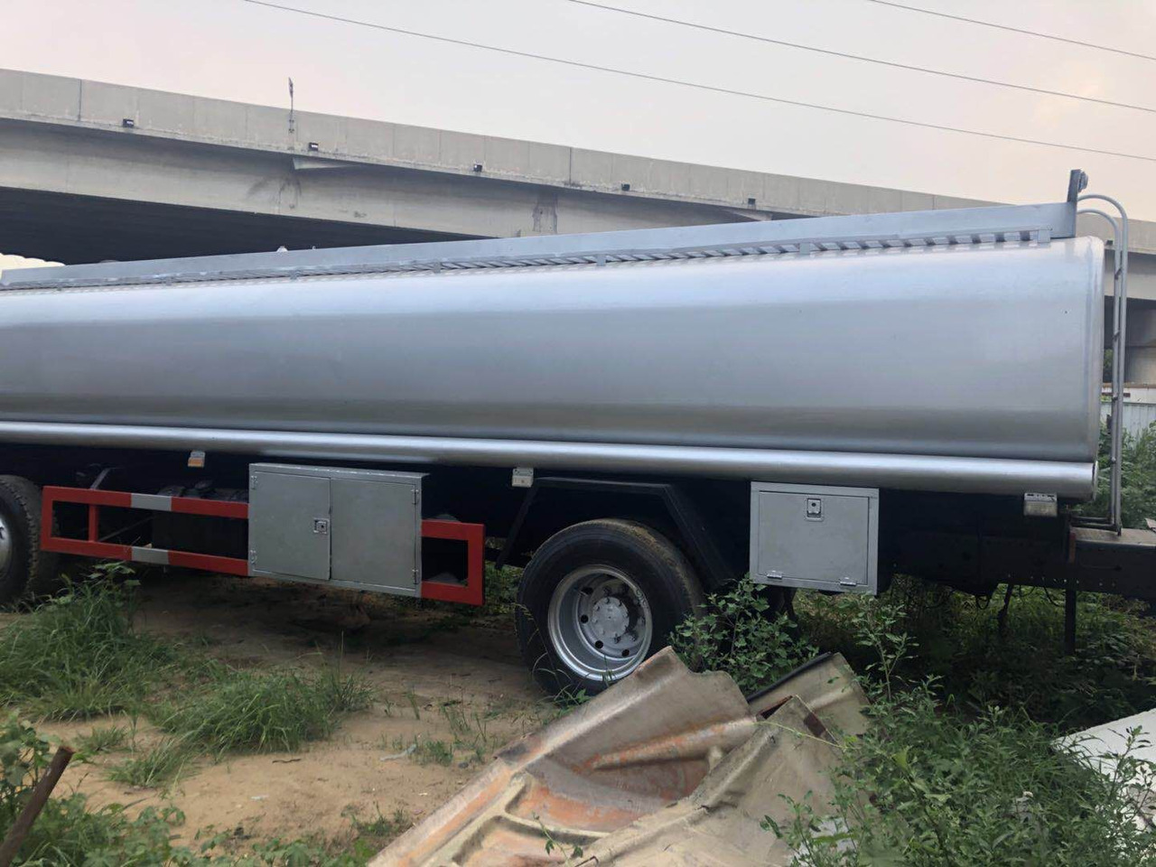DONGFENG fuel tanker CLICK HERE FOR DISCOUNT - Autocisterna: foto 5 DONGFENG fuel tanker CLICK HERE FOR DISCOUNT - Autocisterna: foto 5