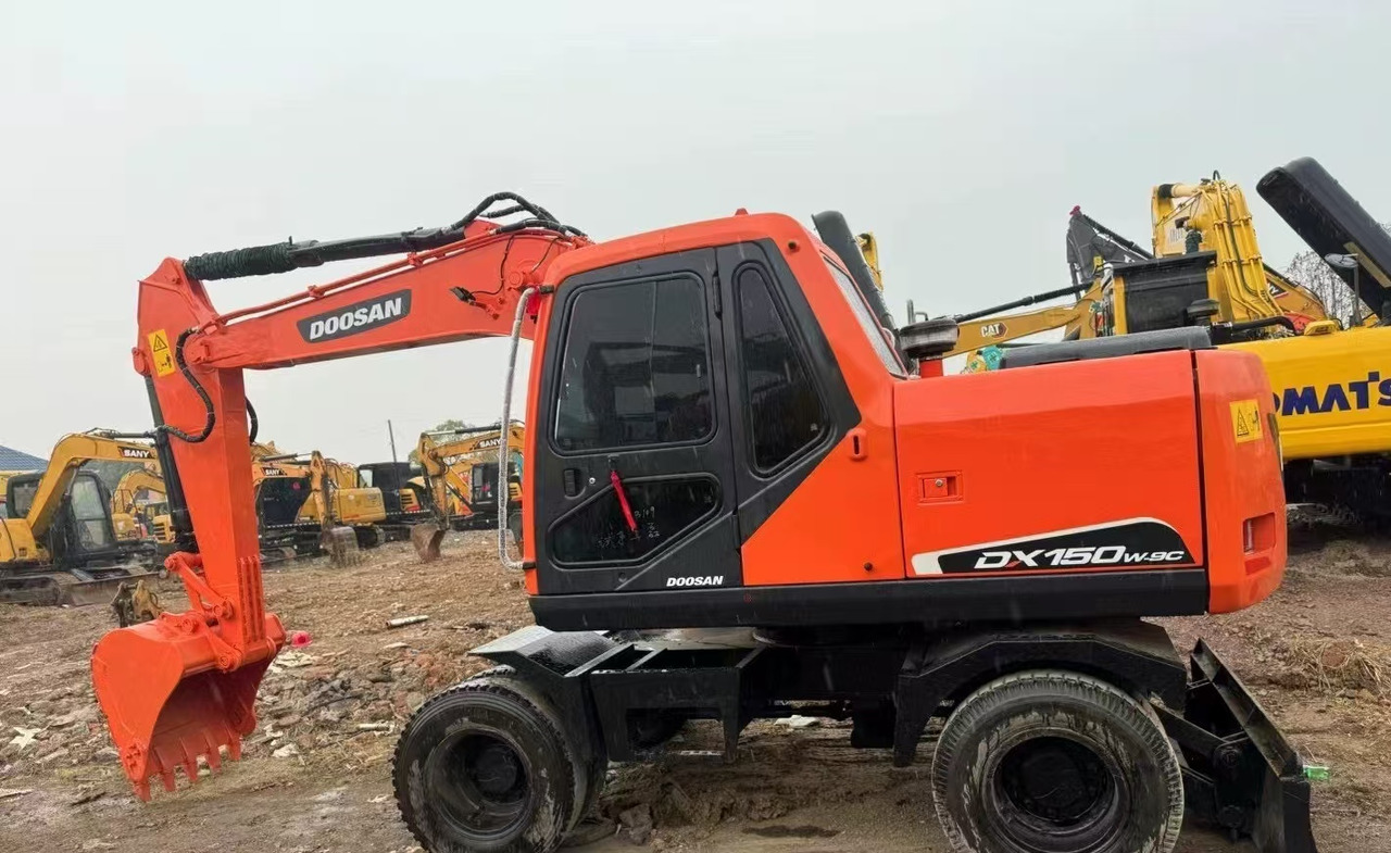 DOOSAN DX150W Wheel Excavator Good Condition - Ratinis ekskavatorius: foto 2 DOOSAN DX150W Wheel Excavator Good Condition - Ratinis ekskavatorius: foto 2
