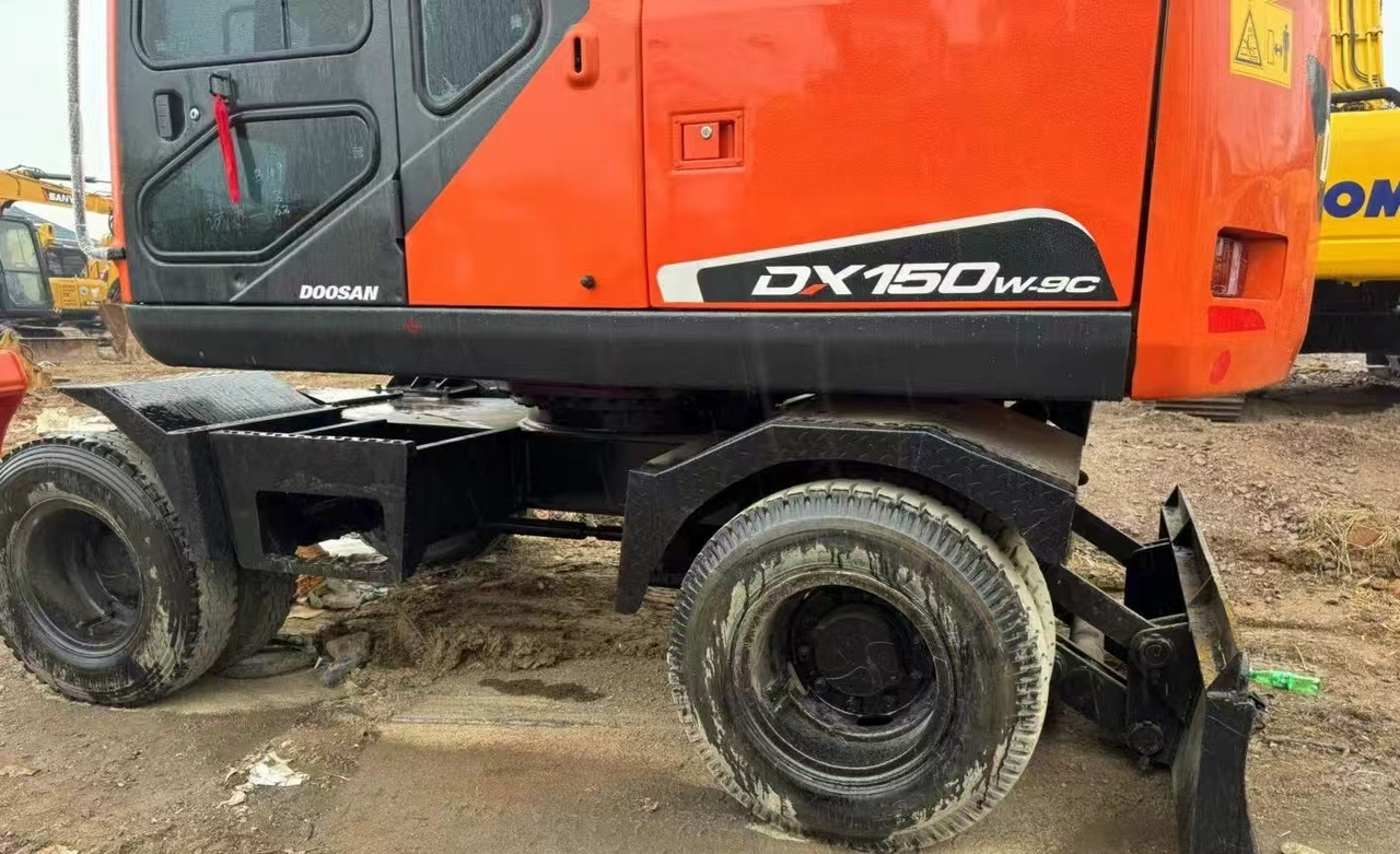 DOOSAN DX150W Wheel Excavator Good Condition - Ratinis ekskavatorius: foto 3 DOOSAN DX150W Wheel Excavator Good Condition - Ratinis ekskavatorius: foto 3