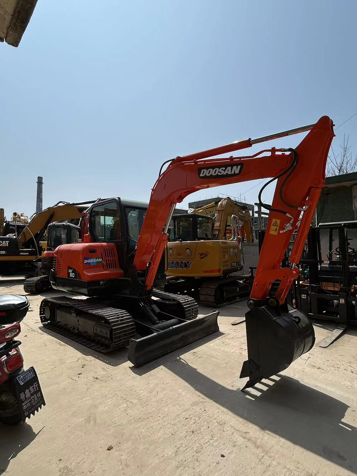 DOOSAN DX60 Mini excavator 6ton - Mini ekskavatorius: foto 2 DOOSAN DX60 Mini excavator 6ton - Mini ekskavatorius: foto 2