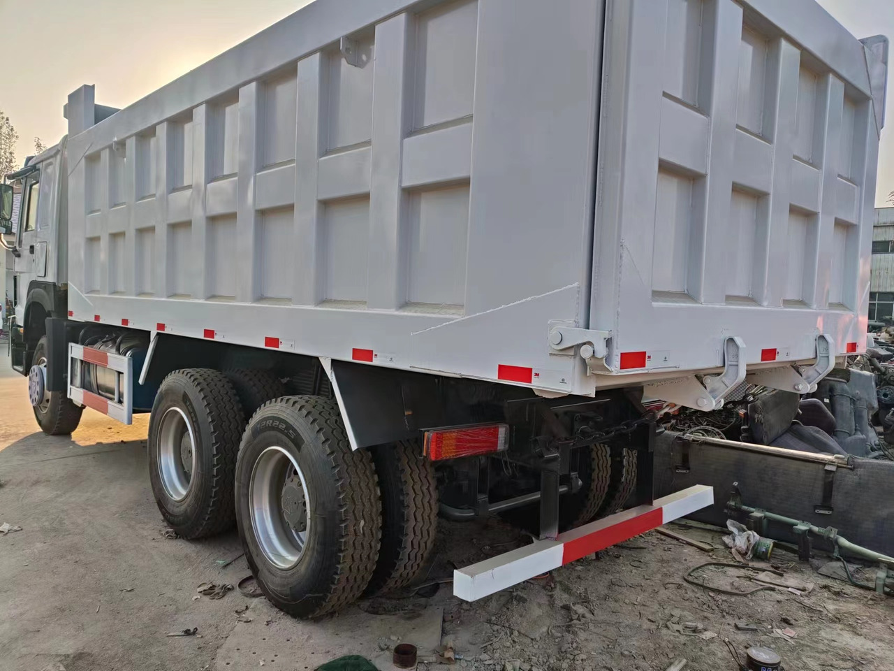 HOWO 375Dump Truck Right-Hand Drive - Savivartis sunkvežimis: foto 5 HOWO 375Dump Truck Right-Hand Drive - Savivartis sunkvežimis: foto 5