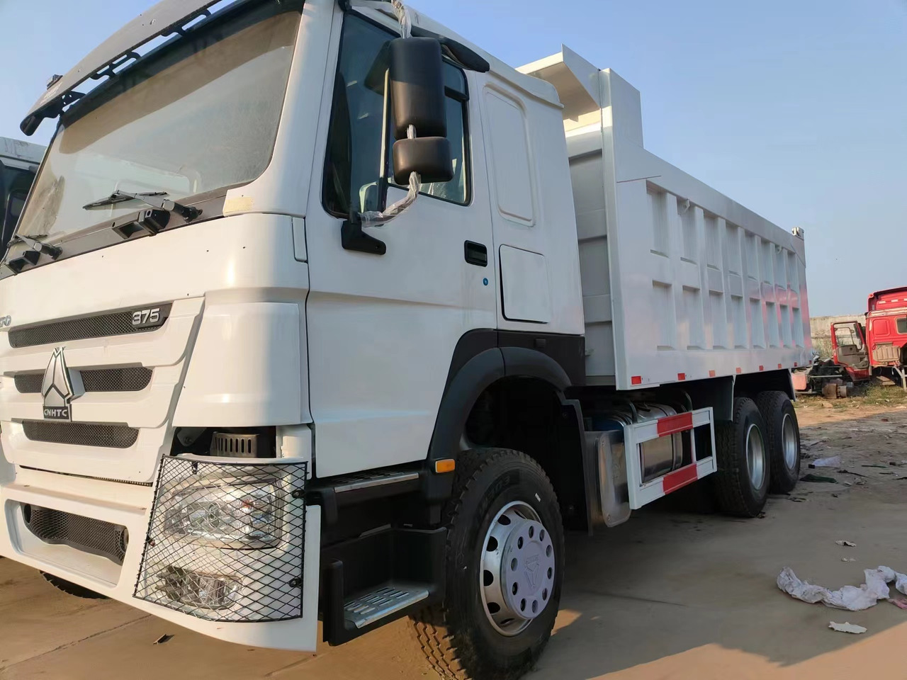 HOWO 375Dump Truck Right-Hand Drive - Savivartis sunkvežimis: foto 2 HOWO 375Dump Truck Right-Hand Drive - Savivartis sunkvežimis: foto 2