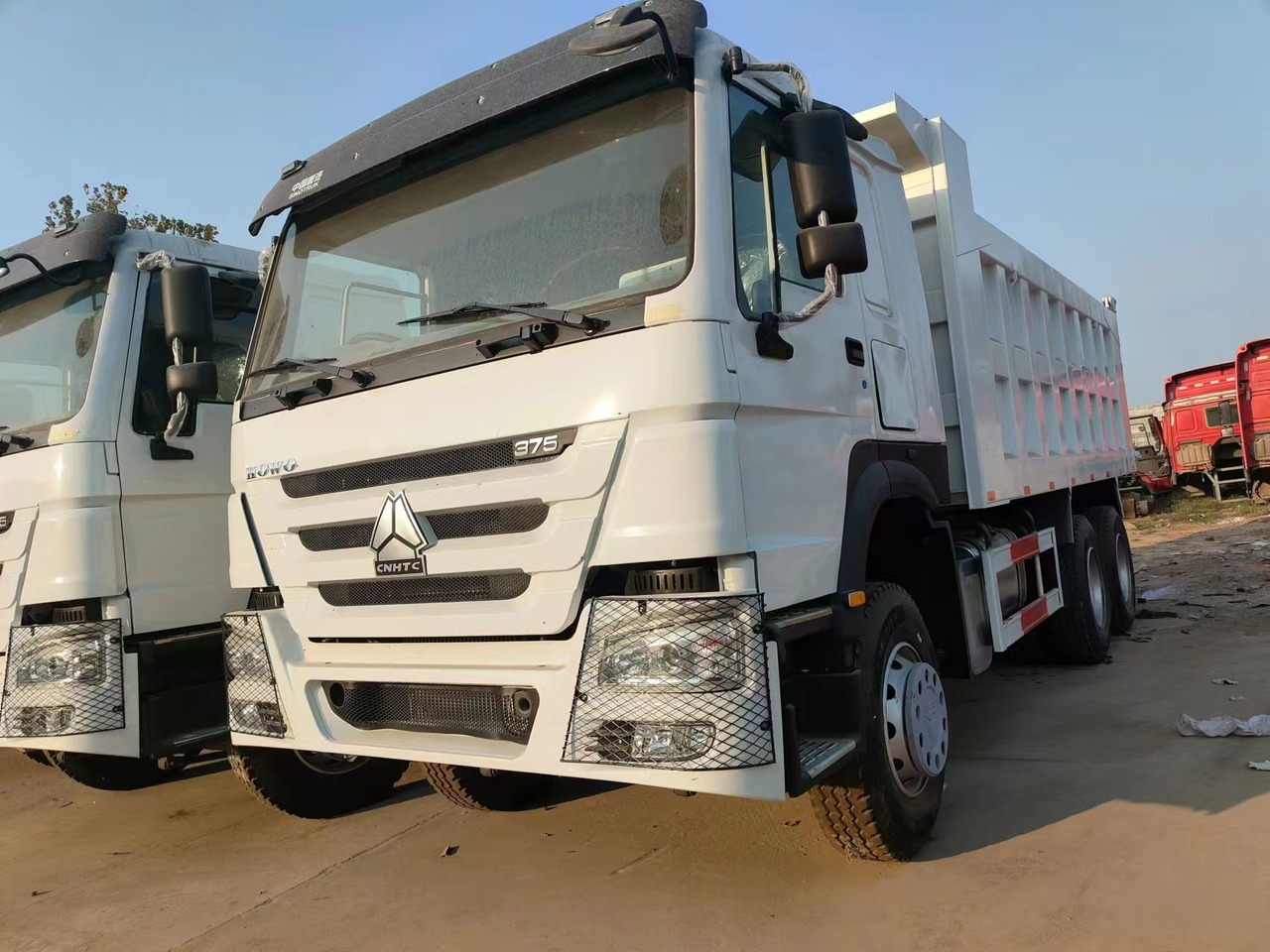 HOWO 375Dump Truck Right-Hand Drive - Savivartis sunkvežimis: foto 1 HOWO 375Dump Truck Right-Hand Drive - Savivartis sunkvežimis: foto 1