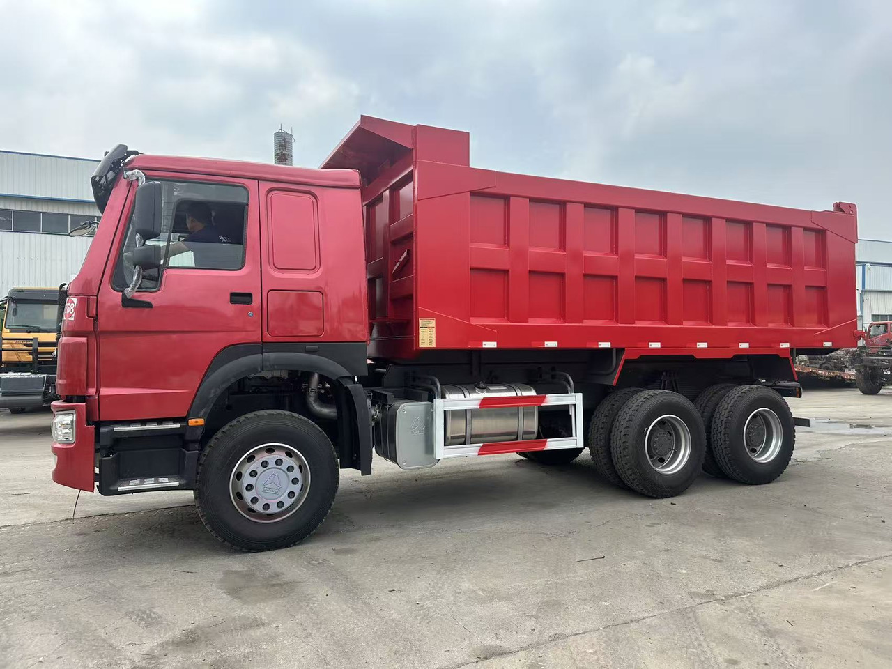 HOWO Howo 6✖4 Dump truck New condition - Savivartis sunkvežimis: foto 3 HOWO Howo 6✖4 Dump truck New condition - Savivartis sunkvežimis: foto 3