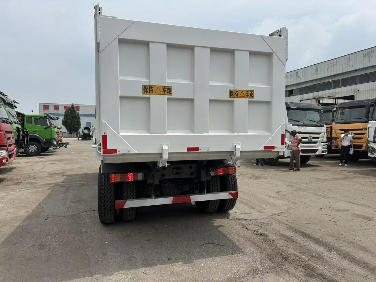HOWO Howo Dump truck 6✖4 White - Savivartis sunkvežimis: foto 5 HOWO Howo Dump truck 6✖4 White - Savivartis sunkvežimis: foto 5