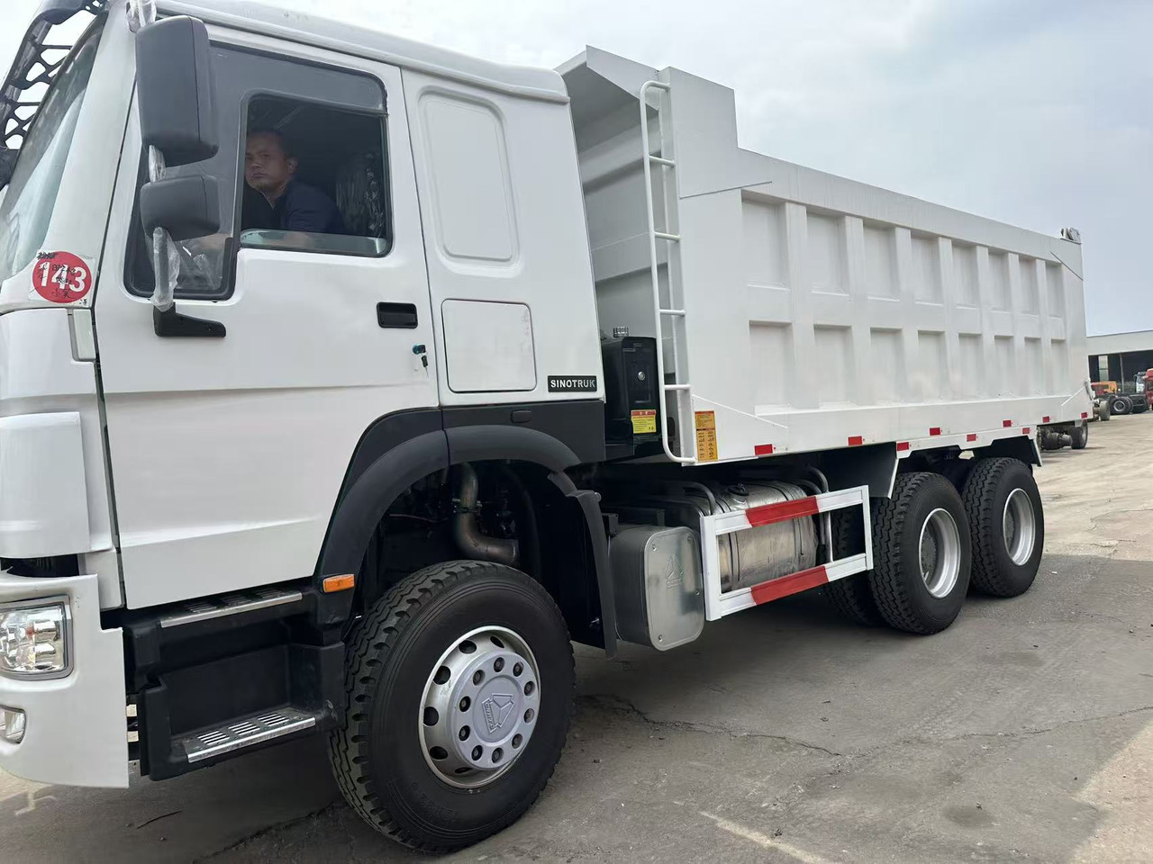 HOWO Howo Dump truck 6✖4 White - Savivartis sunkvežimis: foto 2 HOWO Howo Dump truck 6✖4 White - Savivartis sunkvežimis: foto 2