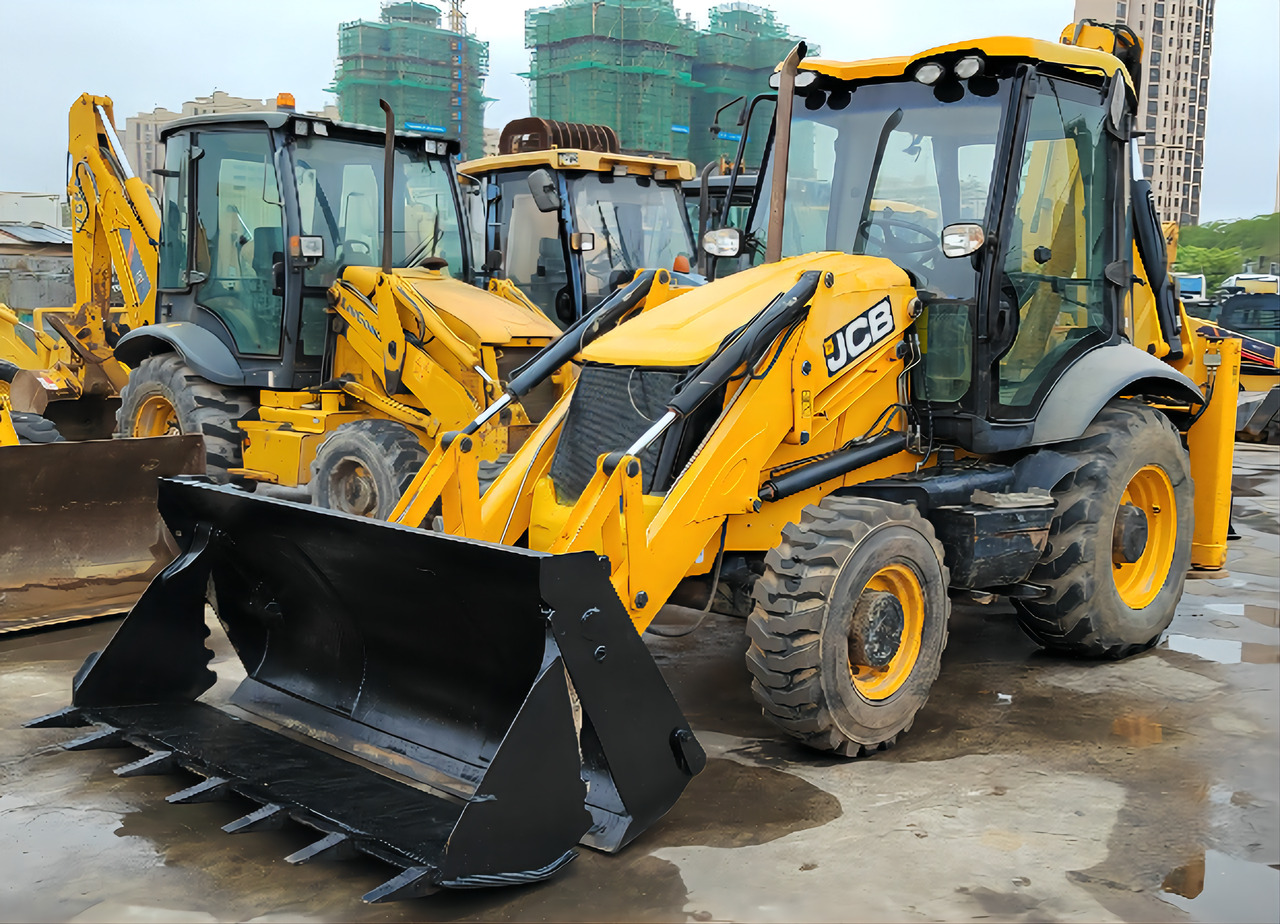JCB 3CX - Ekskavatorius-krautuvas: foto 1 JCB 3CX - Ekskavatorius-krautuvas: foto 1