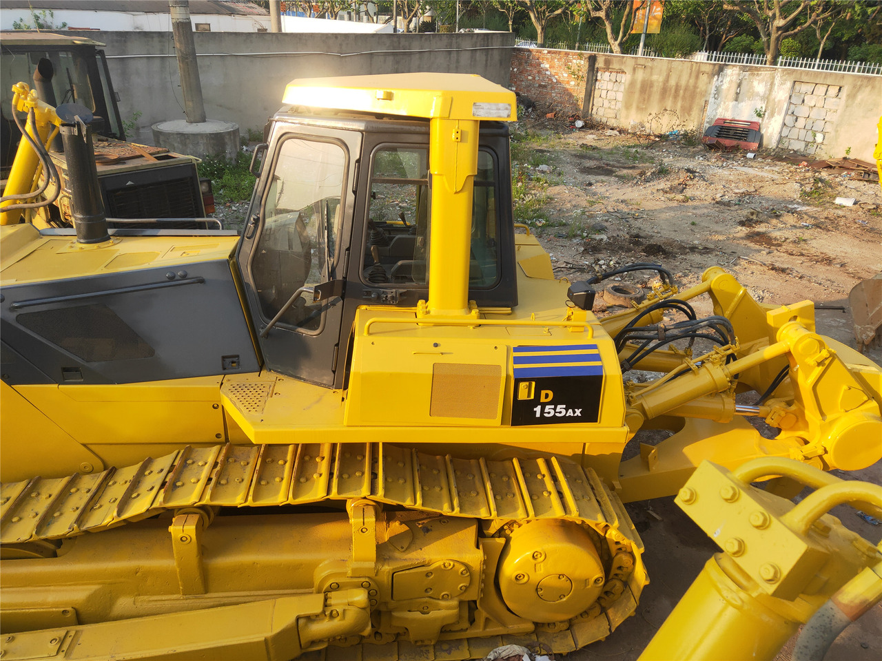 KOMATSU D155AX-5 - Buldozeris: foto 2 KOMATSU D155AX-5 - Buldozeris: foto 2