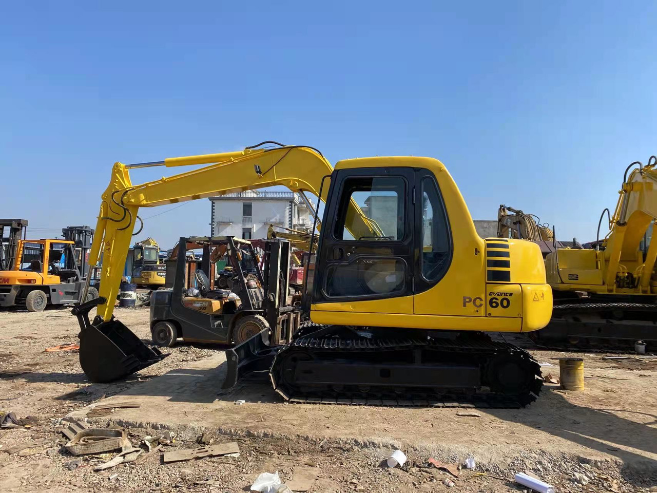 KOMATSU PC60-7 - Vikšrinis ekskavatorius: foto 1 KOMATSU PC60-7 - Vikšrinis ekskavatorius: foto 1