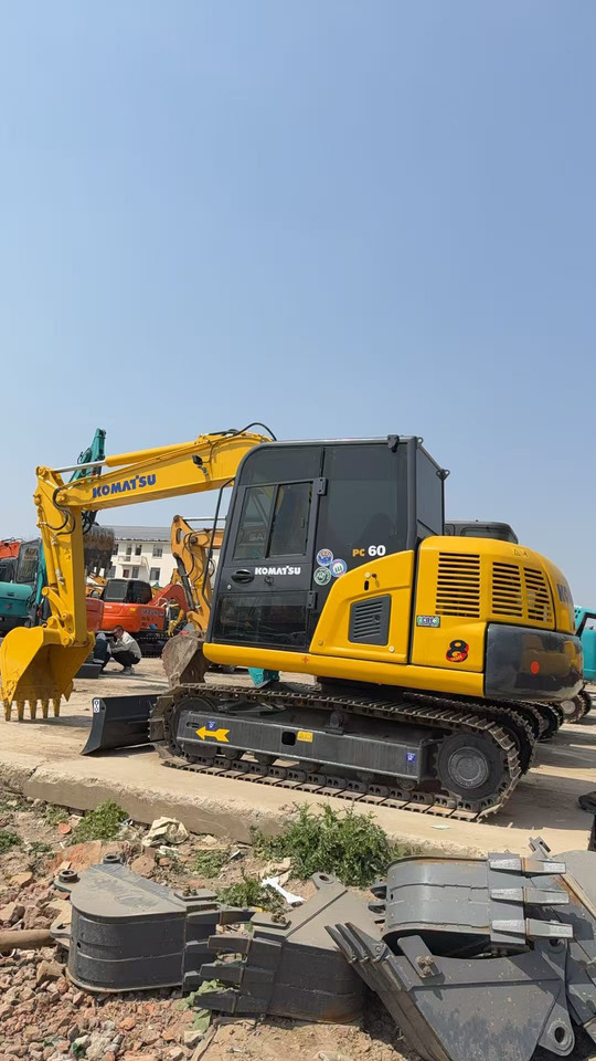 Vikšrinis ekskavatorius KOMATSU PC60: foto 1