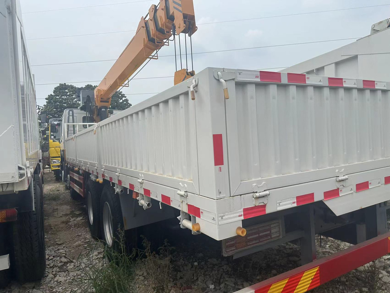 SINOTRUK HOWO 375 8X4 12TONS CLICK HERE FOR DISCOUNT - Sunkvežimis su kranu: foto 4 SINOTRUK HOWO 375 8X4 12TONS CLICK HERE FOR DISCOUNT - Sunkvežimis su kranu: foto 4