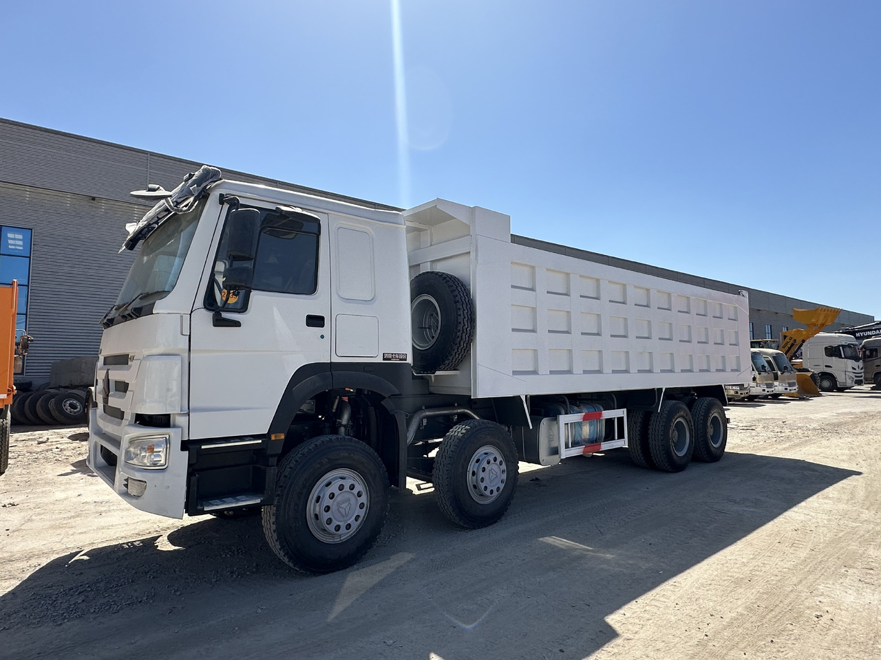 SINOTRUK HOWO 400 8X4 - Savivartis sunkvežimis: foto 1 SINOTRUK HOWO 400 8X4 - Savivartis sunkvežimis: foto 1