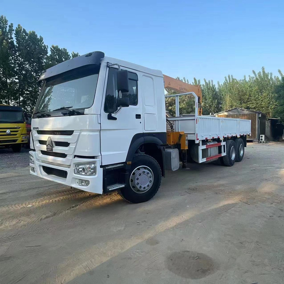 SINOTRUK HOWO 6X4 - Sunkvežimis su kranu: foto 2 SINOTRUK HOWO 6X4 - Sunkvežimis su kranu: foto 2