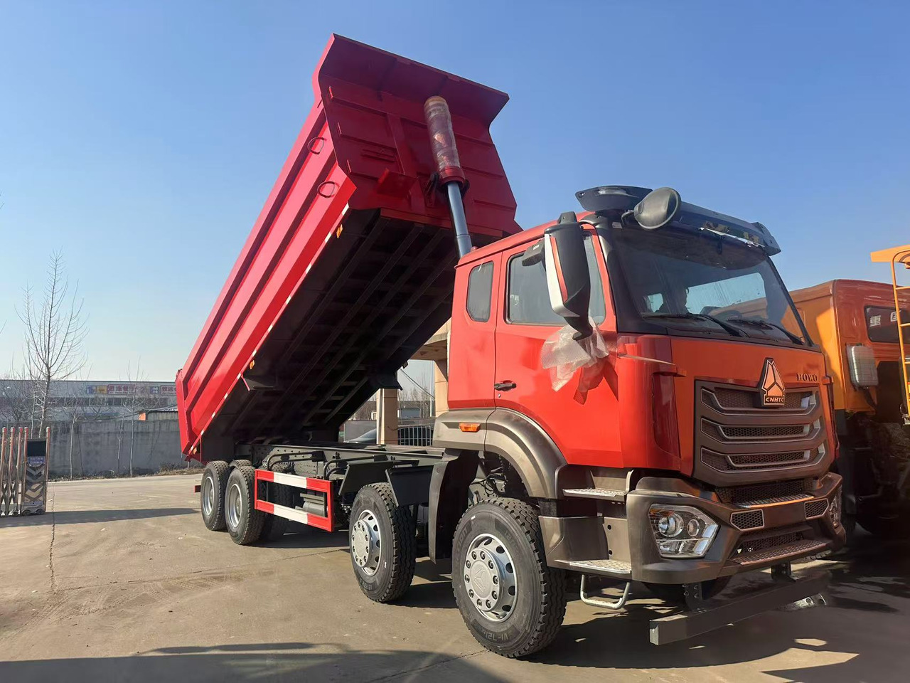 SINOTRUK Nx 8X4 - Savivartis sunkvežimis: foto 2 SINOTRUK Nx 8X4 - Savivartis sunkvežimis: foto 2