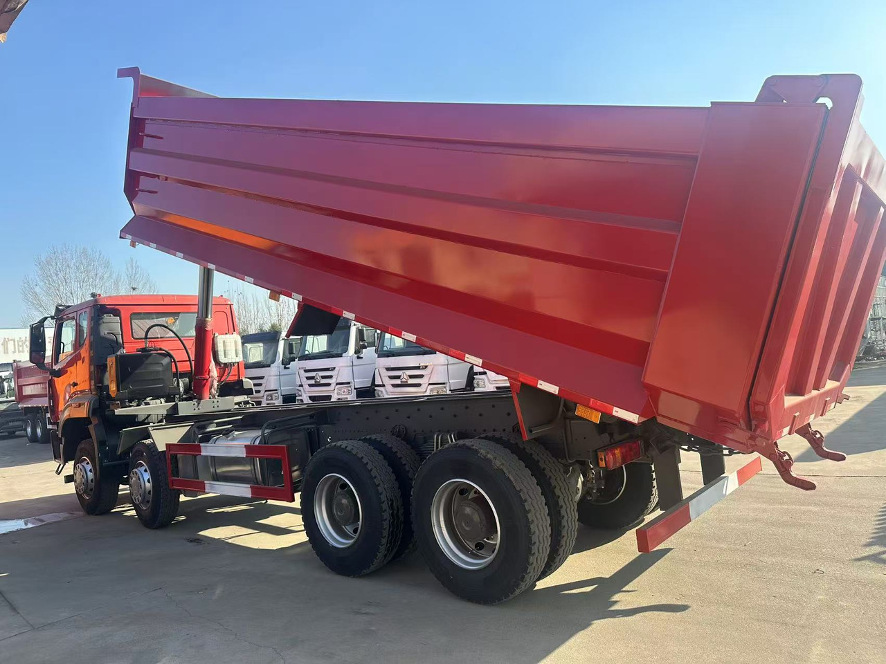 SINOTRUK Nx 8X4 - Savivartis sunkvežimis: foto 4 SINOTRUK Nx 8X4 - Savivartis sunkvežimis: foto 4