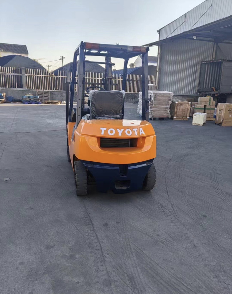 TOYOTA 2.5ton Forklift Click for Discount - Dyzelinis krautuvas: foto 5 TOYOTA 2.5ton Forklift Click for Discount - Dyzelinis krautuvas: foto 5