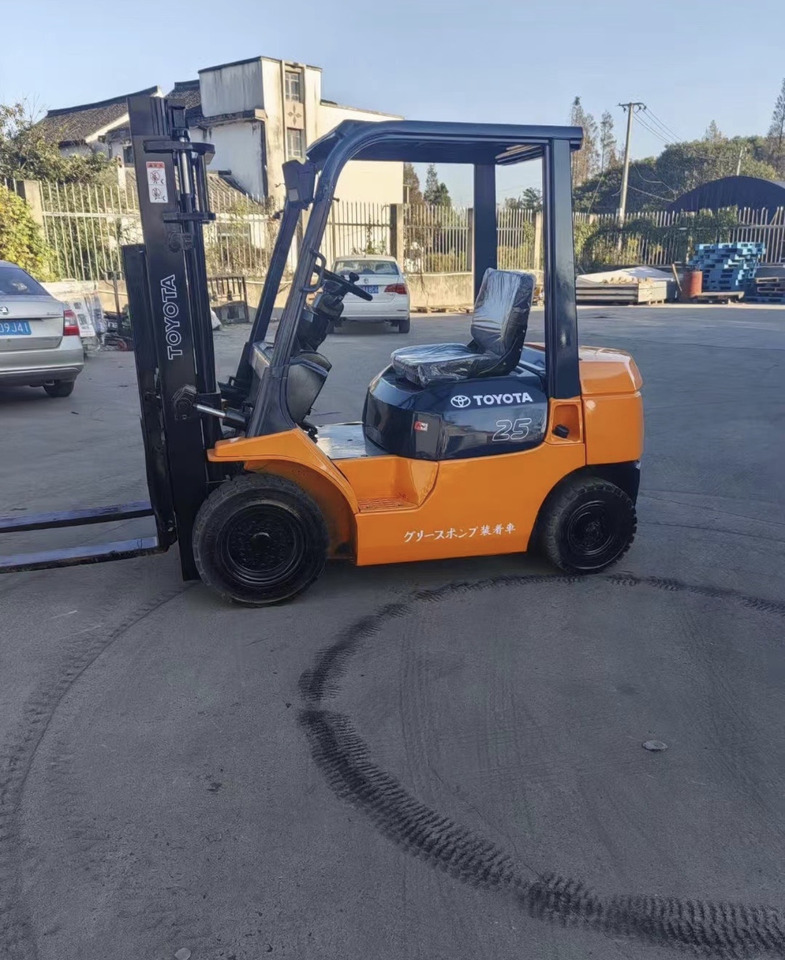 TOYOTA 2.5ton Forklift Click for Discount - Dyzelinis krautuvas: foto 3 TOYOTA 2.5ton Forklift Click for Discount - Dyzelinis krautuvas: foto 3