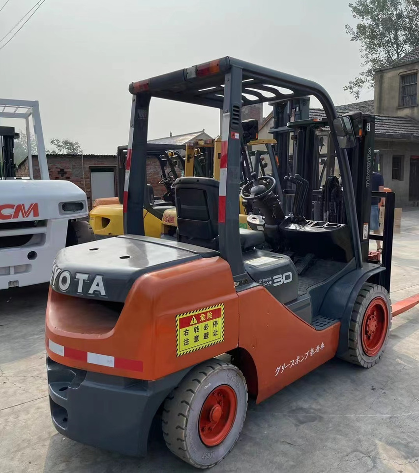 TOYOTA 3Ton Forklift Click for Discount - Dyzelinis krautuvas: foto 1 TOYOTA 3Ton Forklift Click for Discount - Dyzelinis krautuvas: foto 1