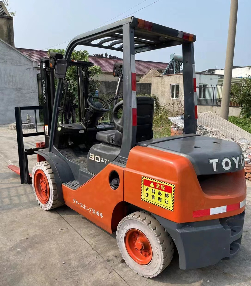 TOYOTA 3Ton Forklift Click for Discount - Dyzelinis krautuvas: foto 3 TOYOTA 3Ton Forklift Click for Discount - Dyzelinis krautuvas: foto 3