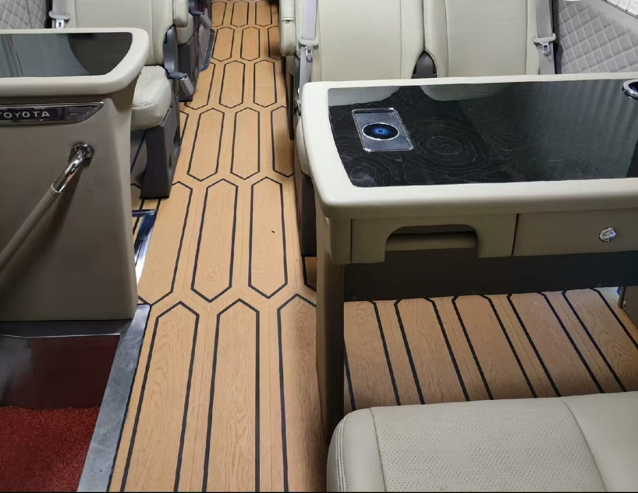 TOYOTA White Mini Bus Click Here for Discount - Turistinis autobusas: foto 4 TOYOTA White Mini Bus Click Here for Discount - Turistinis autobusas: foto 4