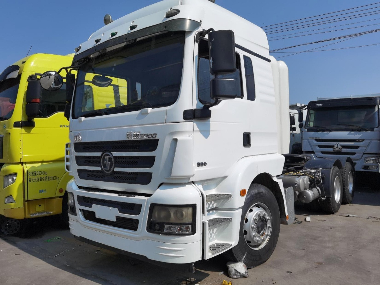 SINOTRUK KY90 6X4 Manual Transmission Tractor - Vilkikas: foto 1 SINOTRUK KY90 6X4 Manual Transmission Tractor - Vilkikas: foto 1