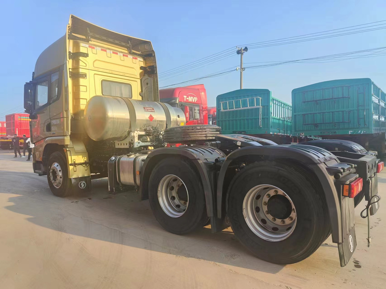 SINOTRUK X5000 6X4 Manual Tractor Unit - Vilkikas: foto 2 SINOTRUK X5000 6X4 Manual Tractor Unit - Vilkikas: foto 2