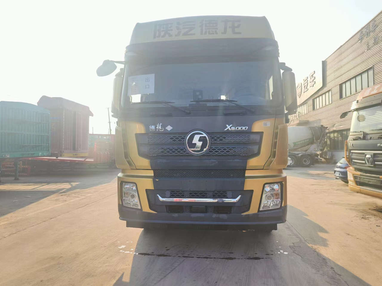 SINOTRUK X5000 6X4 Manual Tractor Unit - Vilkikas: foto 1 SINOTRUK X5000 6X4 Manual Tractor Unit - Vilkikas: foto 1