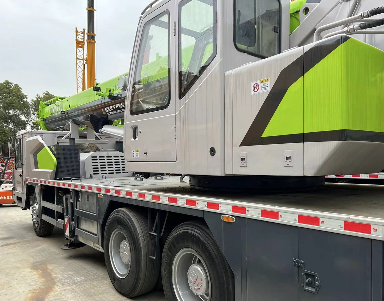 ZOOMLION Crane 33Ton - Visureigis kranas: foto 3 ZOOMLION Crane 33Ton - Visureigis kranas: foto 3