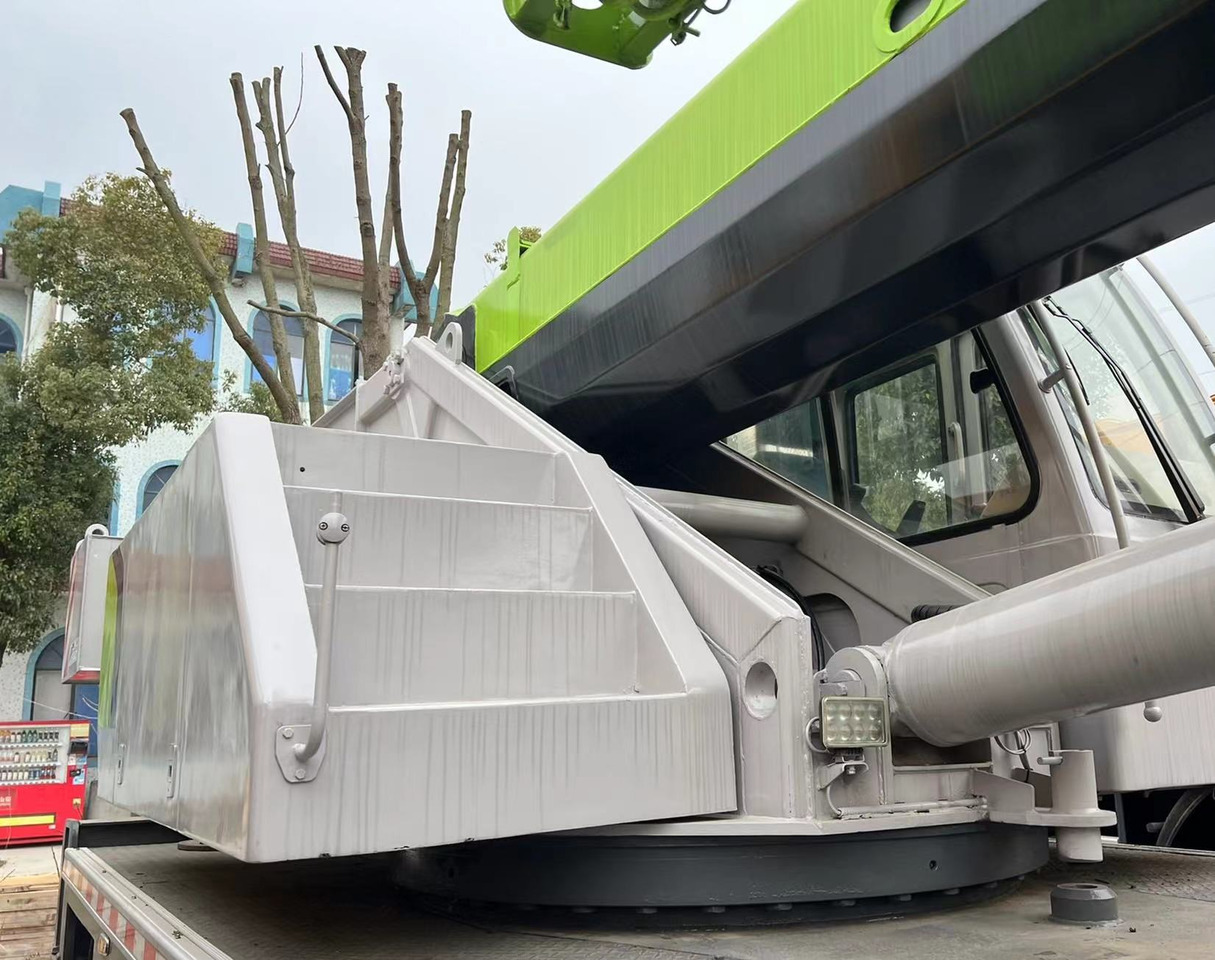 ZOOMLION Crane 33Ton - Visureigis kranas: foto 4 ZOOMLION Crane 33Ton - Visureigis kranas: foto 4