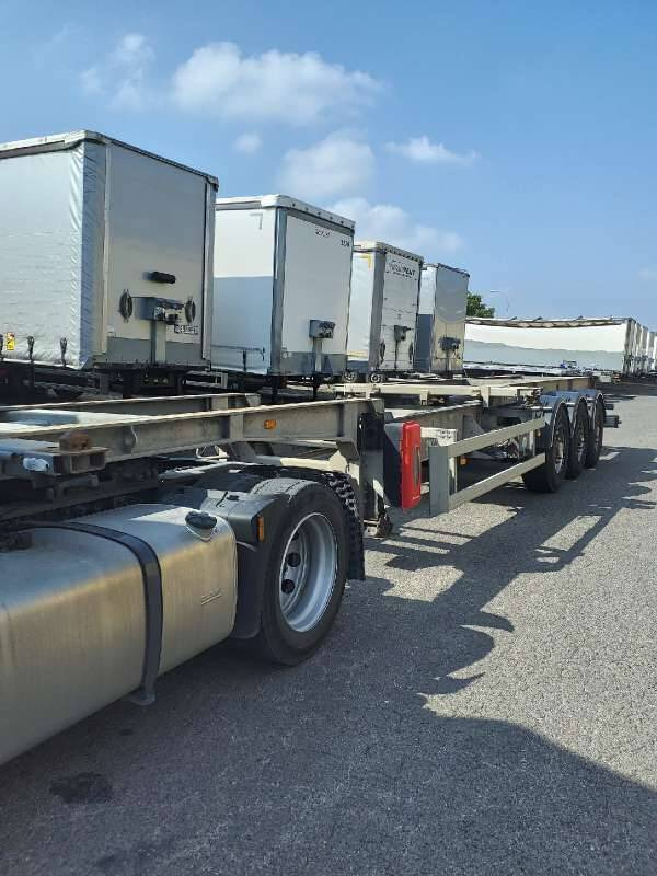 Semi-remorque 3 Essieux 38 TONNES CHARIOT COULISSANT 45 PIEDS - Konteineris-vežimus/ Sukeisti kūną puspriekabė: foto 1 Semi-remorque 3 Essieux 38 TONNES CHARIOT COULISSANT 45 PIEDS - Konteineris-vežimus/ Sukeisti kūną puspriekabė: foto 1