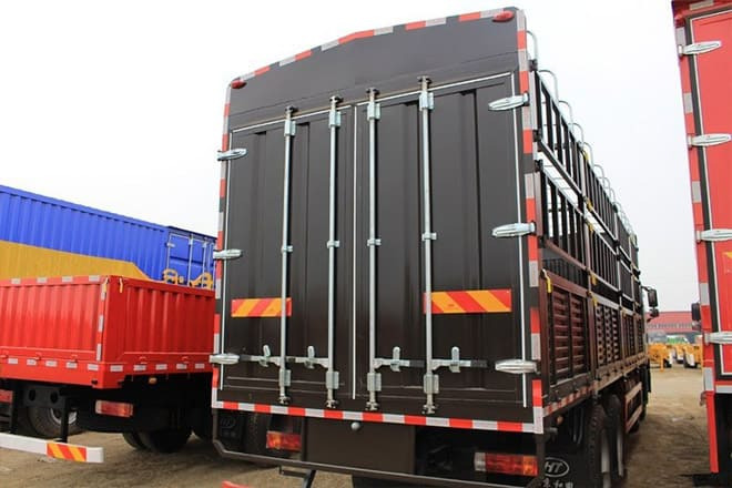 FAW FAW J6P Livestock Truck for Sale in Uganda - Gyvulių pervežimo sunkvežimis: foto 3 FAW FAW J6P Livestock Truck for Sale in Uganda - Gyvulių pervežimo sunkvežimis: foto 3