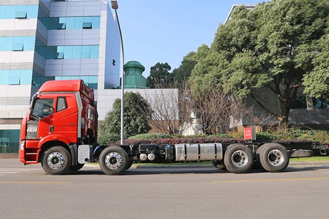 FAW Faw J6P 420 Truck New Model for Sale in Ghana - Važiuoklės sunkvežimis: foto 2 FAW Faw J6P 420 Truck New Model for Sale in Ghana - Važiuoklės sunkvežimis: foto 2