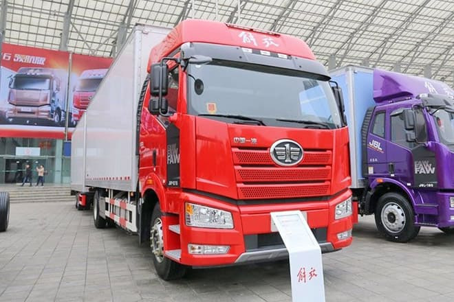 FAW Faw J6P Box Truck 4X2 for Sale in Sierra Leone - Furgonas sunkvežimis: foto 2 FAW Faw J6P Box Truck 4X2 for Sale in Sierra Leone - Furgonas sunkvežimis: foto 2