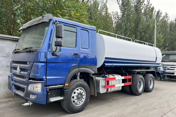 Howo Water Sprinkler Truck for Sale in Mali - Autocisterna: foto 1 Howo Water Sprinkler Truck for Sale in Mali - Autocisterna: foto 1