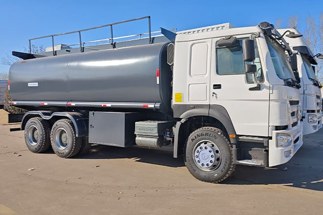 SINOTRUK 2025 New Howo Oil Tanker Trucks for Sale in Congo - Autocisterna: foto 2 SINOTRUK 2025 New Howo Oil Tanker Trucks for Sale in Congo - Autocisterna: foto 2