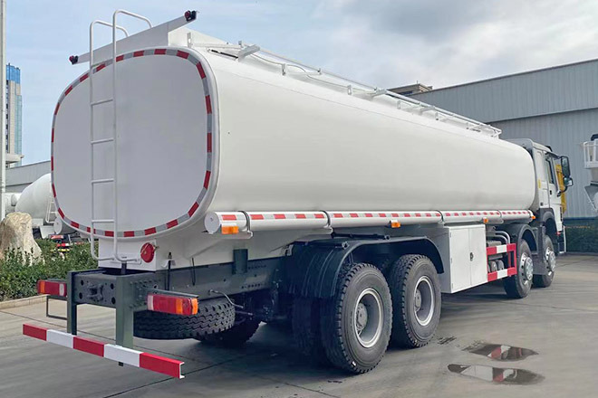 SINOTRUK Howo 371 Petrol Tank Truck Price for Sale in Saudi Arabia - Autocisterna: foto 5 SINOTRUK Howo 371 Petrol Tank Truck Price for Sale in Saudi Arabia - Autocisterna: foto 5