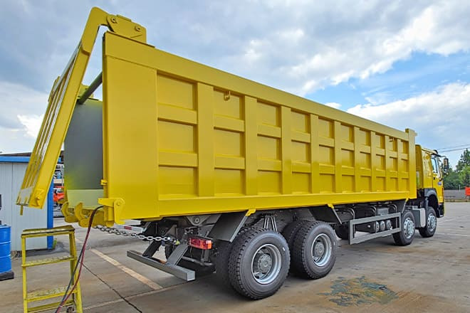 SINOTRUK Howo 430 8x4 Dump Truck Price for Sale in Senegal - Savivartis sunkvežimis: foto 2 SINOTRUK Howo 430 8x4 Dump Truck Price for Sale in Senegal - Savivartis sunkvežimis: foto 2