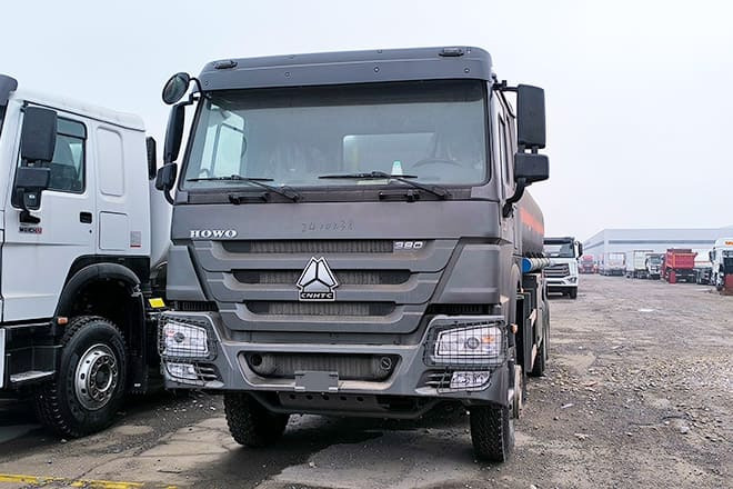 SINOTRUK Howo 6x4 380 Oil Truck for Sale in Mali - Autocisterna: foto 2 SINOTRUK Howo 6x4 380 Oil Truck for Sale in Mali - Autocisterna: foto 2