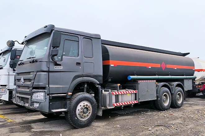 SINOTRUK Howo 6x4 380 Oil Truck for Sale in Mali - Autocisterna: foto 1 SINOTRUK Howo 6x4 380 Oil Truck for Sale in Mali - Autocisterna: foto 1