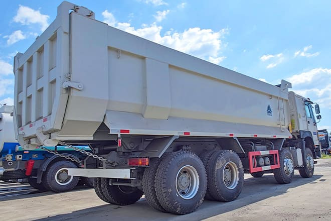SINOTRUK Howo 8x4 Tipper Truck for Sale in Guinea - Savivartis sunkvežimis: foto 5 SINOTRUK Howo 8x4 Tipper Truck for Sale in Guinea - Savivartis sunkvežimis: foto 5