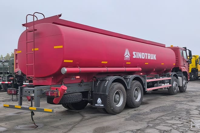 SINOTRUK Howo NX380 Diesel Tanker Truck for Sale in Tanzania - Autocisterna: foto 2 SINOTRUK Howo NX380 Diesel Tanker Truck for Sale in Tanzania - Autocisterna: foto 2
