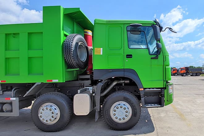 SINOTRUK Sinotruk Howo 8x4 Dump Truck for Sale Near Me in Ghana - Savivartis sunkvežimis: foto 3 SINOTRUK Sinotruk Howo 8x4 Dump Truck for Sale Near Me in Ghana - Savivartis sunkvežimis: foto 3
