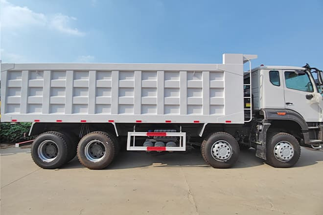 SINOTRUK Sinotruk Howo 8x4 Dump Truck for Sale in Guinea - Savivartis sunkvežimis: foto 3 SINOTRUK Sinotruk Howo 8x4 Dump Truck for Sale in Guinea - Savivartis sunkvežimis: foto 3