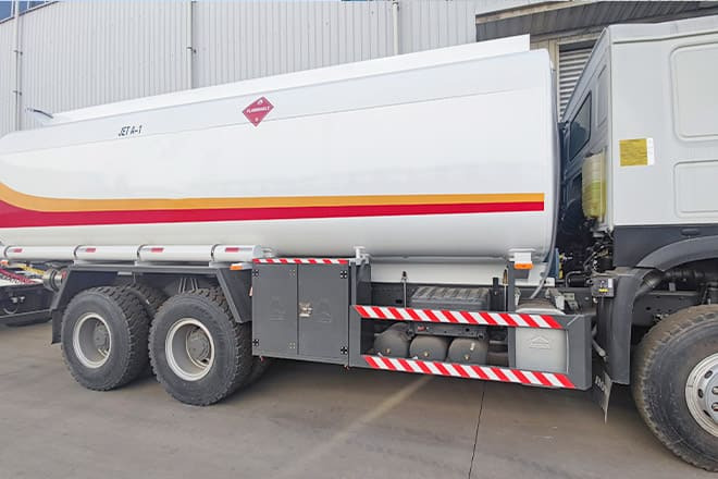 SINOTRUK Sinotruk Howo Fuel Tanker Truck Price for Sale in Ghana - Autocisterna: foto 2 SINOTRUK Sinotruk Howo Fuel Tanker Truck Price for Sale in Ghana - Autocisterna: foto 2