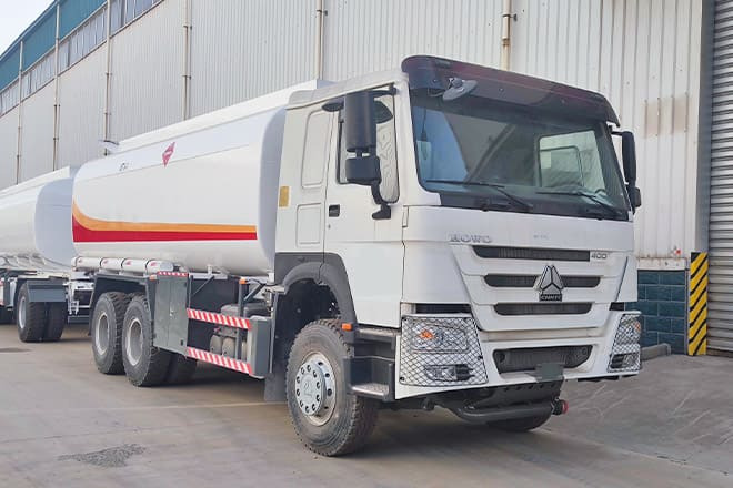 SINOTRUK Sinotruk Howo Fuel Tanker Truck Price for Sale in Ghana - Autocisterna: foto 4 SINOTRUK Sinotruk Howo Fuel Tanker Truck Price for Sale in Ghana - Autocisterna: foto 4