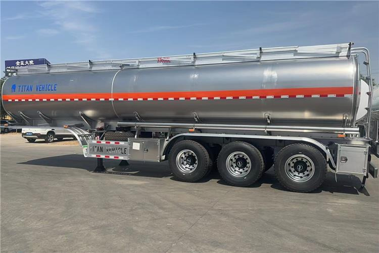 TITAN 3 Axle 45000 Liters Aluminum Tanker Trailer with Air Suspension - Puspriekabė cisterna: foto 2 TITAN 3 Axle 45000 Liters Aluminum Tanker Trailer with Air Suspension - Puspriekabė cisterna: foto 2