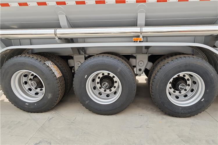 TITAN 3 Axle Fuel Tanker Truck Trailer for Sale In Tanzania - Puspriekabė cisterna: foto 5 TITAN 3 Axle Fuel Tanker Truck Trailer for Sale In Tanzania - Puspriekabė cisterna: foto 5